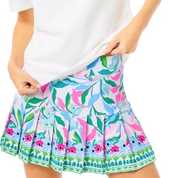LILLY PULITZER TAYNORA SKORT UPF 50+
RESORT WHITE HOLDING COURT ENGINEER XL - Picture 12 of 12
